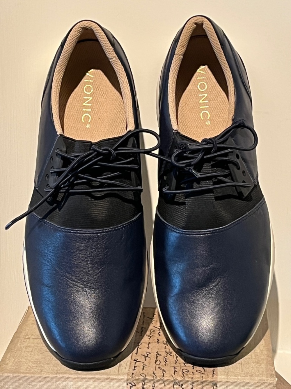 VIONIC " Carmen" Navy Blue Leather Sneaker - 9M - NEW!